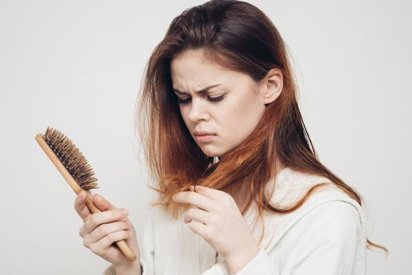 Causas y como combatir la caída del cabello con remedios caseros 2 caida de cabello por estres