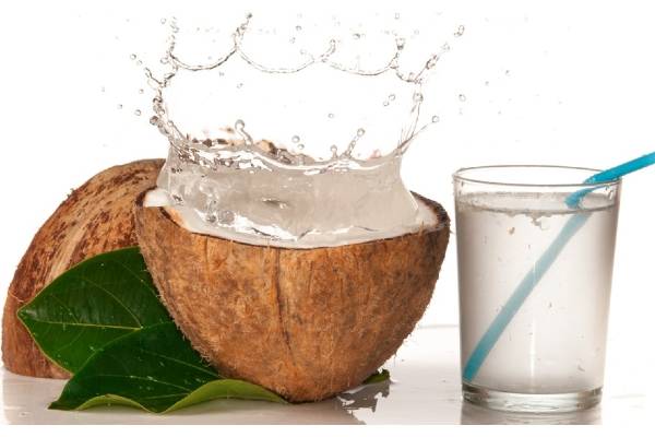 agua de coco para aliviar la acidez