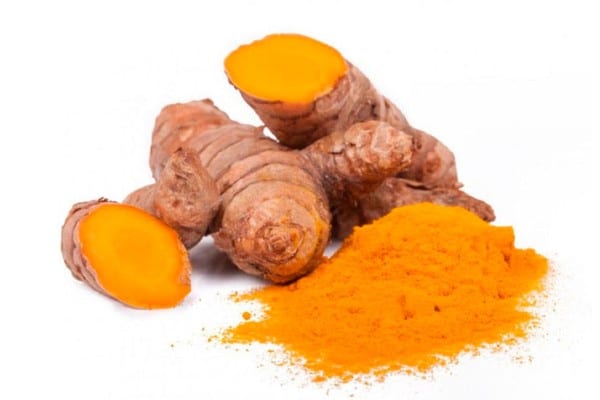 manzanilla y curcuma para oscurecer las canas